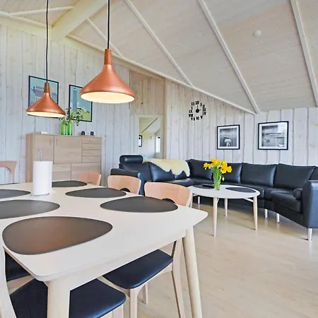 Three-bedroom In Holiday home